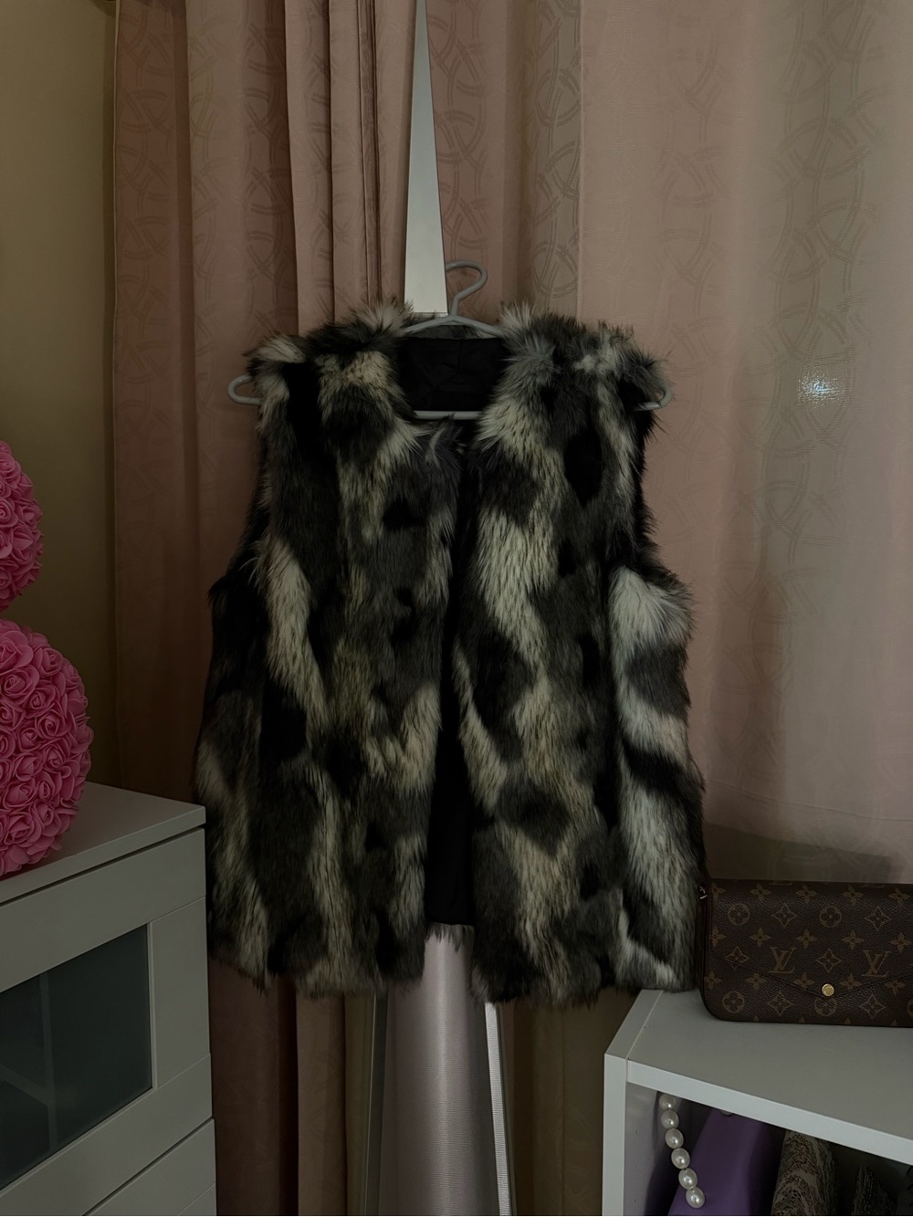 Girls Faux Fur Vest in Black and Gray
